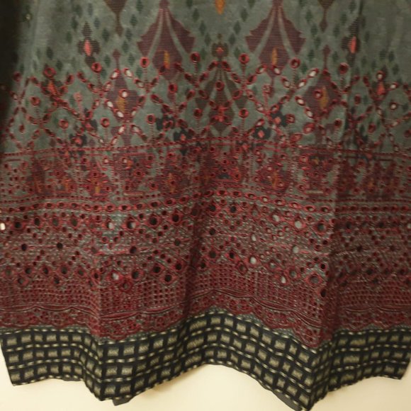 Three Piece Lawn Suit Embroidered - Picture 8 of 10